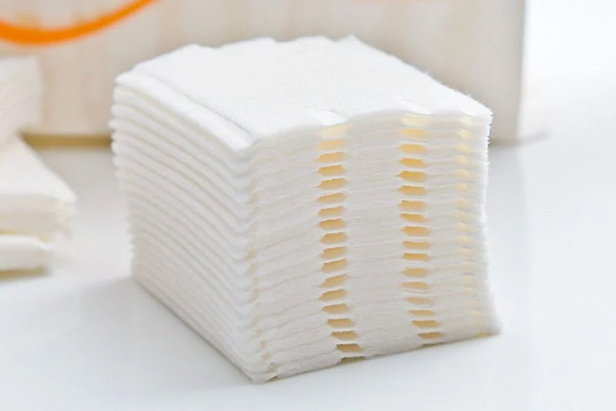 Hình ảnh bông tẩy trang hình chữ nhật có viền gấp