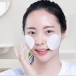 Hình ảnh minh họa đắp toner bằng bông tẩy trang