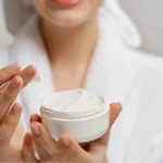 Hình ảnh sử dụng sữa chua tẩy trang