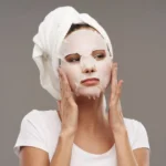 Đắp mặt nạ dưỡng ẩm giúp da căng mọng, tươi trẻ trong mùa đông.