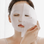 Hình ảnh minh họa đắp mặt nạ giấy