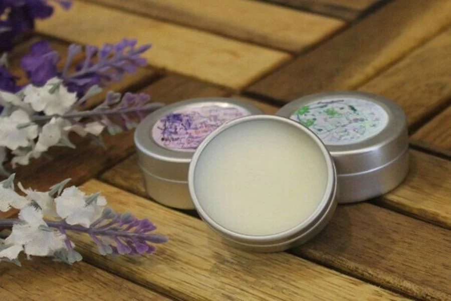 Hình ảnh nước hoa khô từ tin dầu tổng hợp