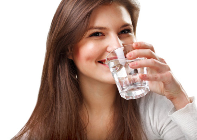Bổ sung đủ nước cho da khỏe mạnh