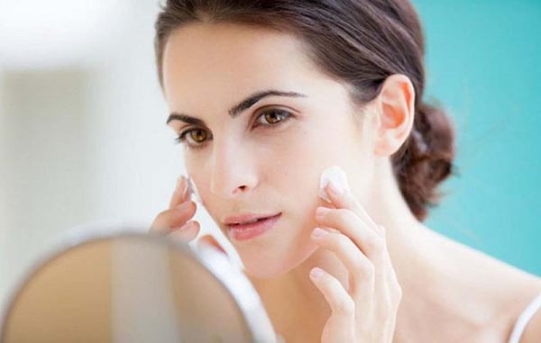 Dưỡng ẩm là bước cuối cùng để mang đến làn da căng mọng và tươi mới