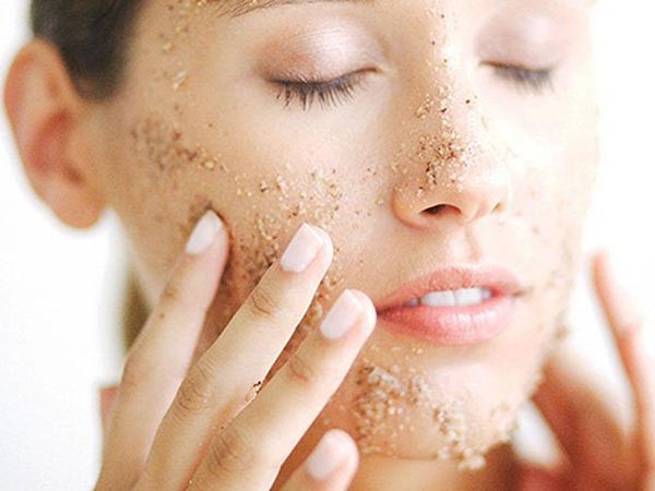 Tẩy da chết giúp loại bỏ các tế bào da già cỗi